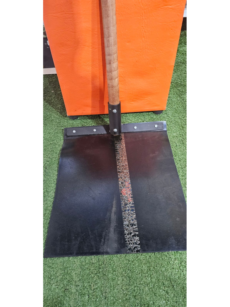 imagem do produto Abafador de Chamas com Cabo de Madeira para uso em Incendio Florestal